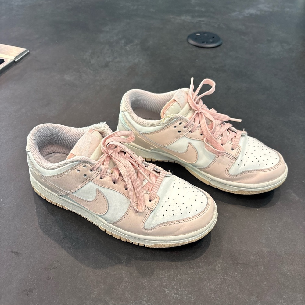 Nike Dunk Low Light Pink Sneakers